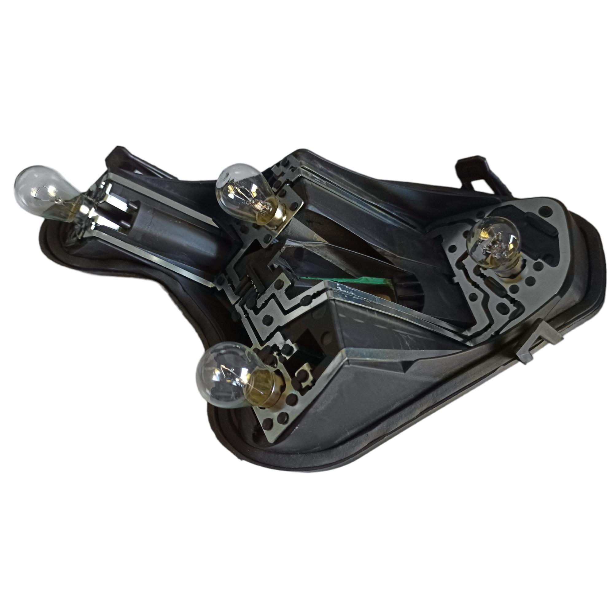 Platine de feu arrière droite avec ampoules pour Peugeot 308 phase 1 PARTSLINE KC02083